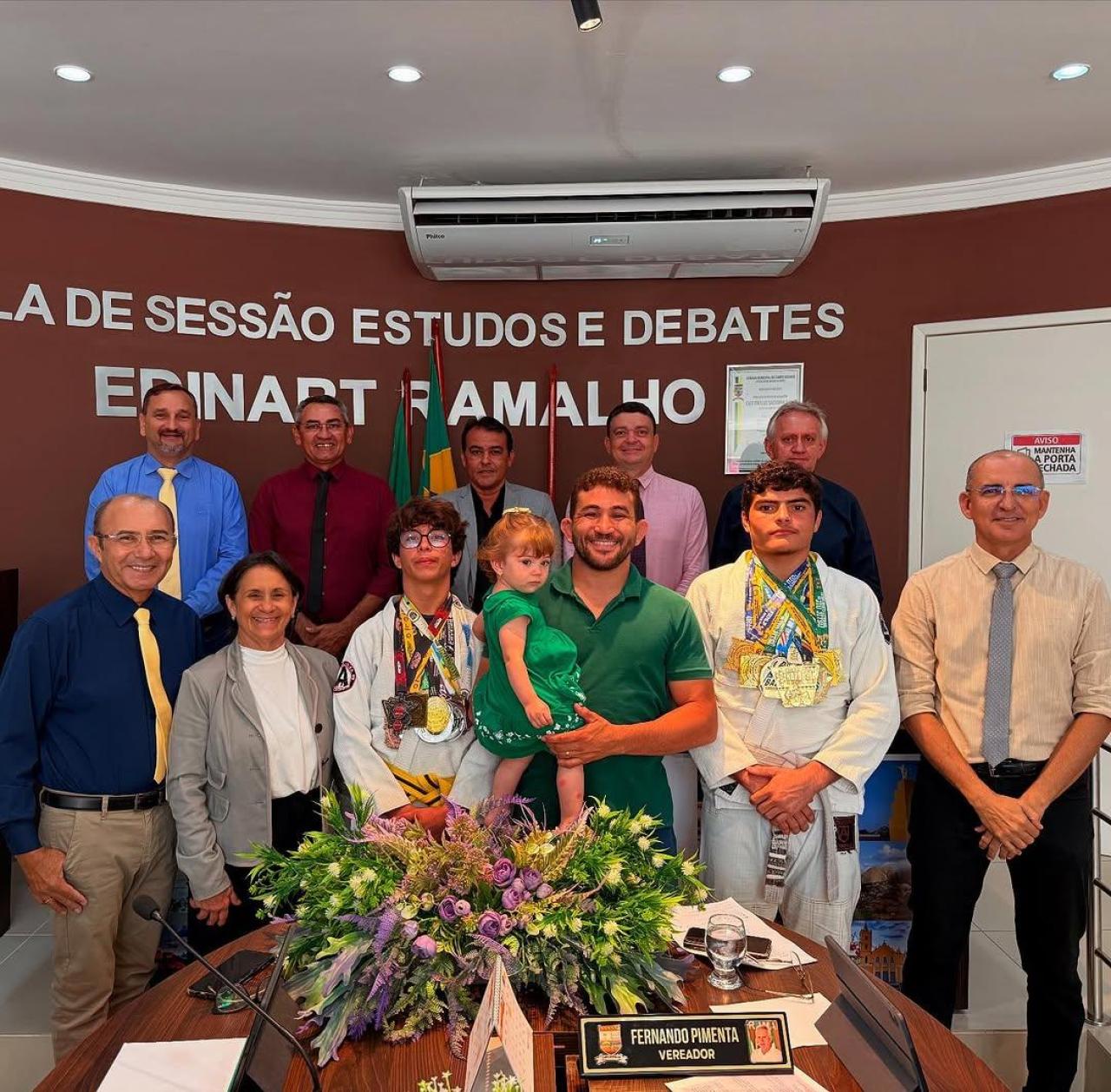 Professor e atletas do Caminho da Vitória participam de sessão ordinária na Câmara dos Vereadores Professor e atletas do Caminho da Vitória participam de sessão ordinária na Câmara dos Vereadores
